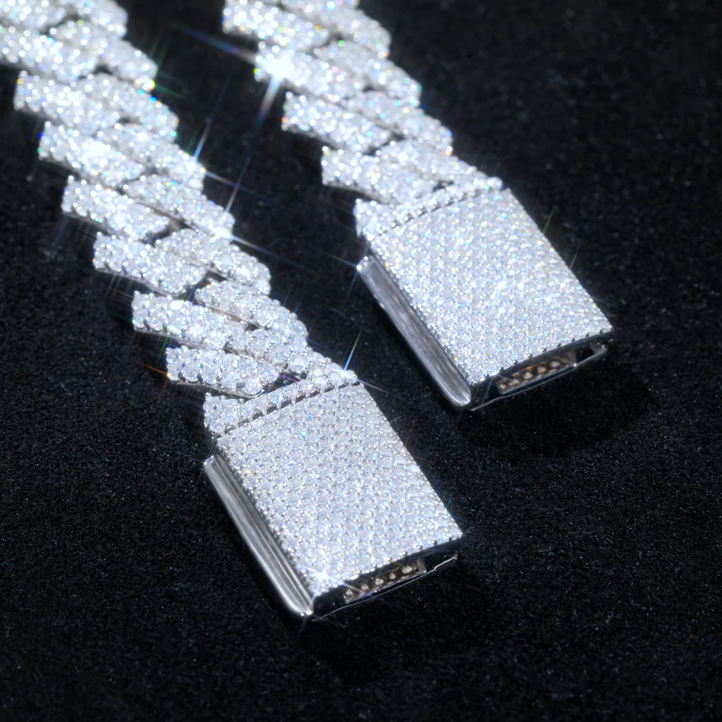 925S & VVS Moissanite 12MM Prong Cuban Link Chain